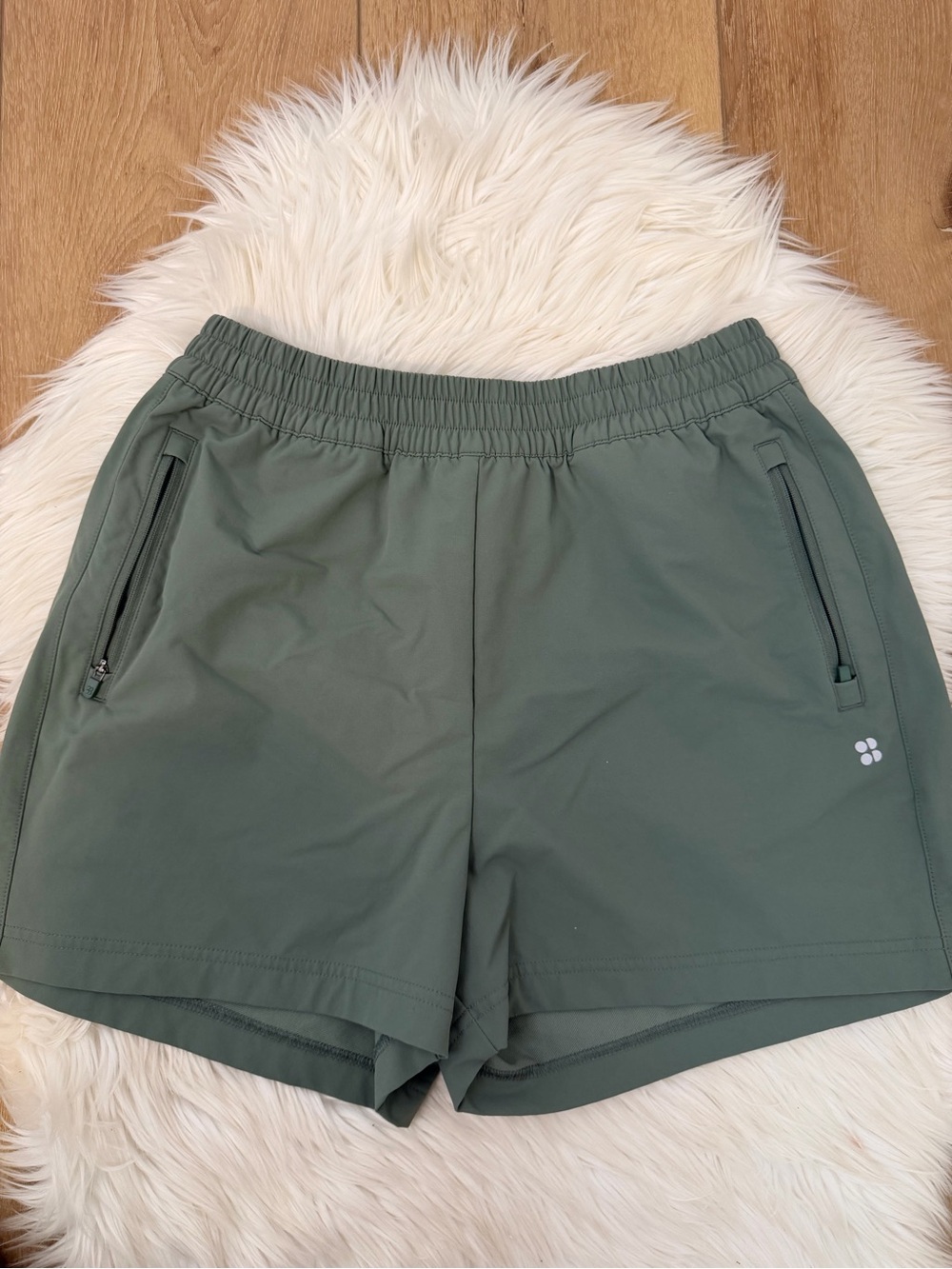 Sweaty Betty Olive Green Athletic Hiking Shorts Size Medium